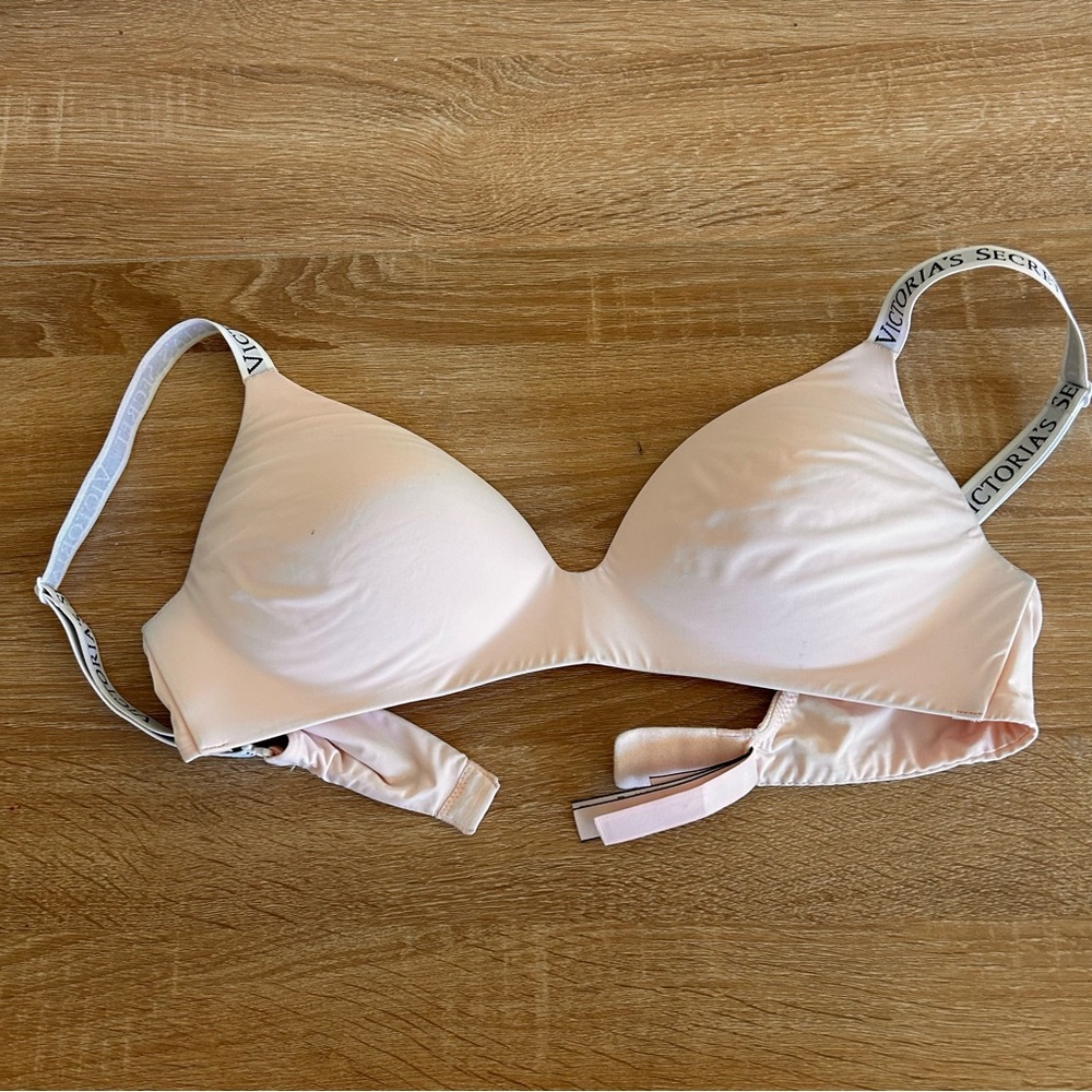 Victoria's Secret lightly lined t-shirt Blush Bra with Logo Straps